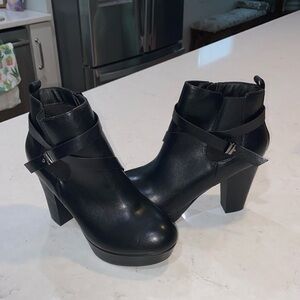 Dominique Nicole NEW Gelsey Black Ankle Bootie | Size: 9 1/2